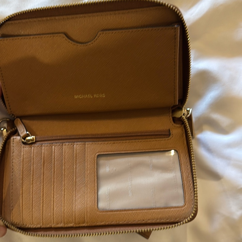Michael Kors Crossgrain Leather Smartphone Wristlet - Picture 4 of 7
